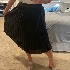 Flowy Lined According Skirt